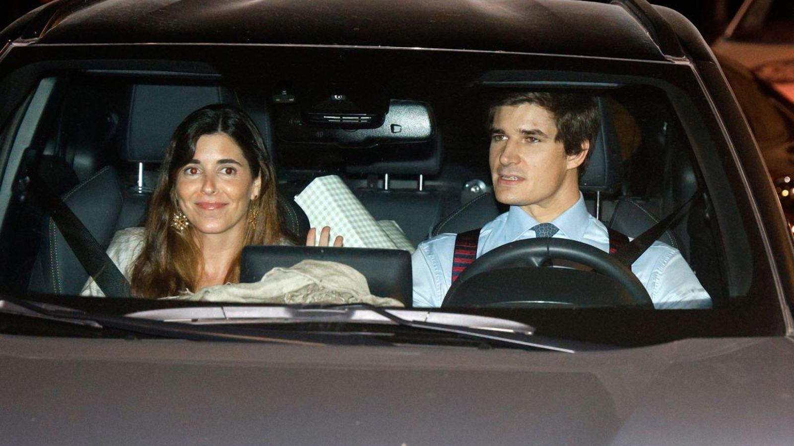 Carlos Fitz-Stuart y Belén Corsini salen del Palacio de Liria.