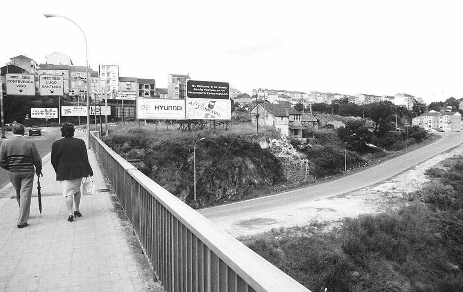 La construcción del emblemático Puente del Milenio hace 25 años cambiaba el skyline de Ourense, en fotos