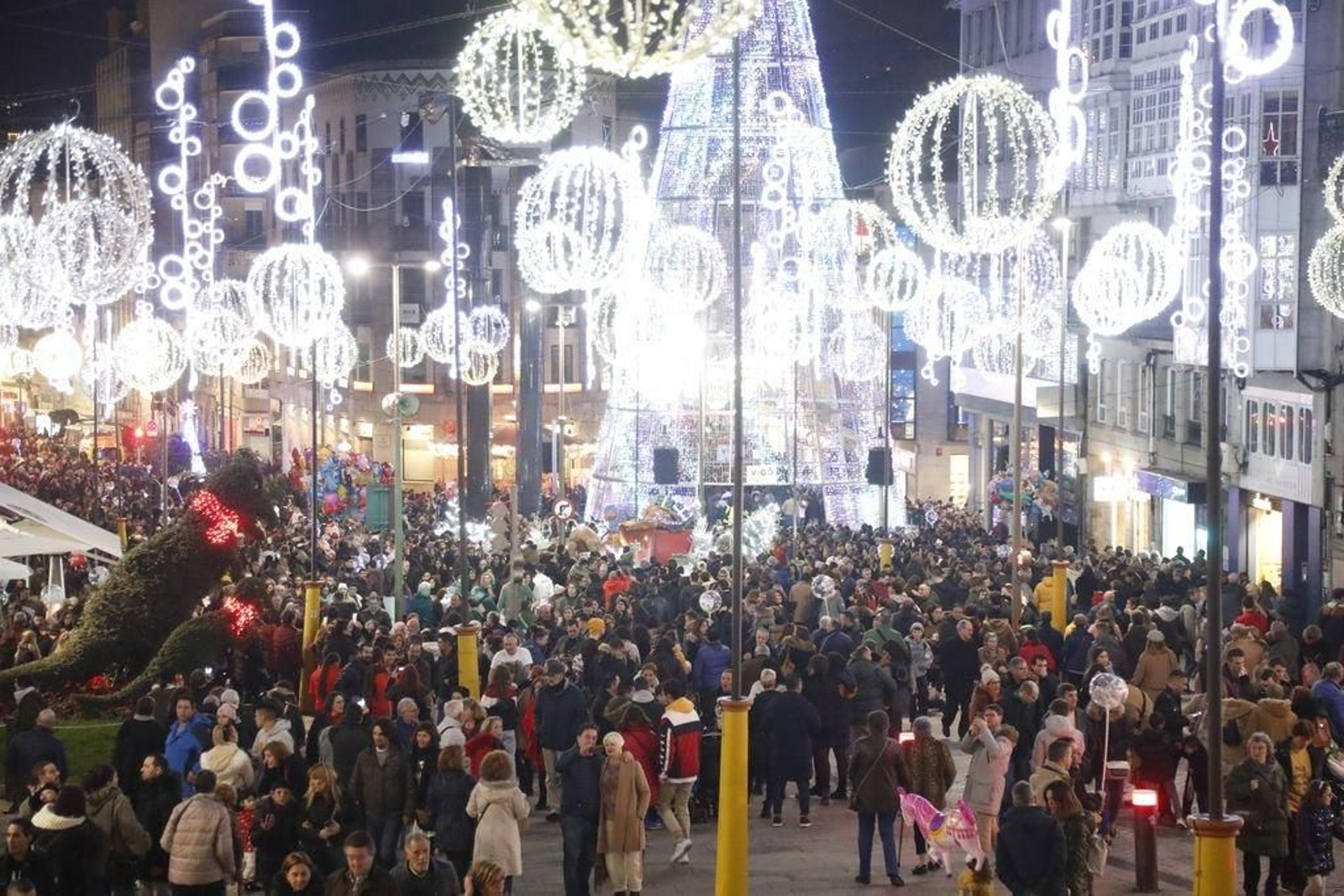 Los turistas invaden Vigo en el Puente279