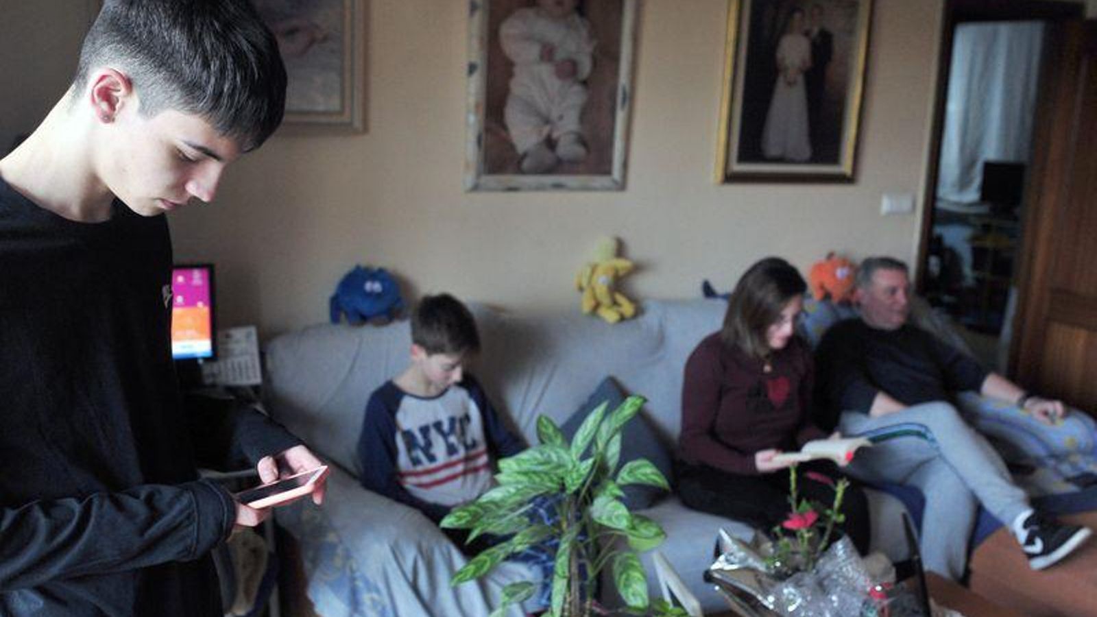 La nueva realidad ha convertido los hogares en una especie de lugar multiusos, incluida en oficina donde ejercer teletrabajo (JOSÉ PAZ).