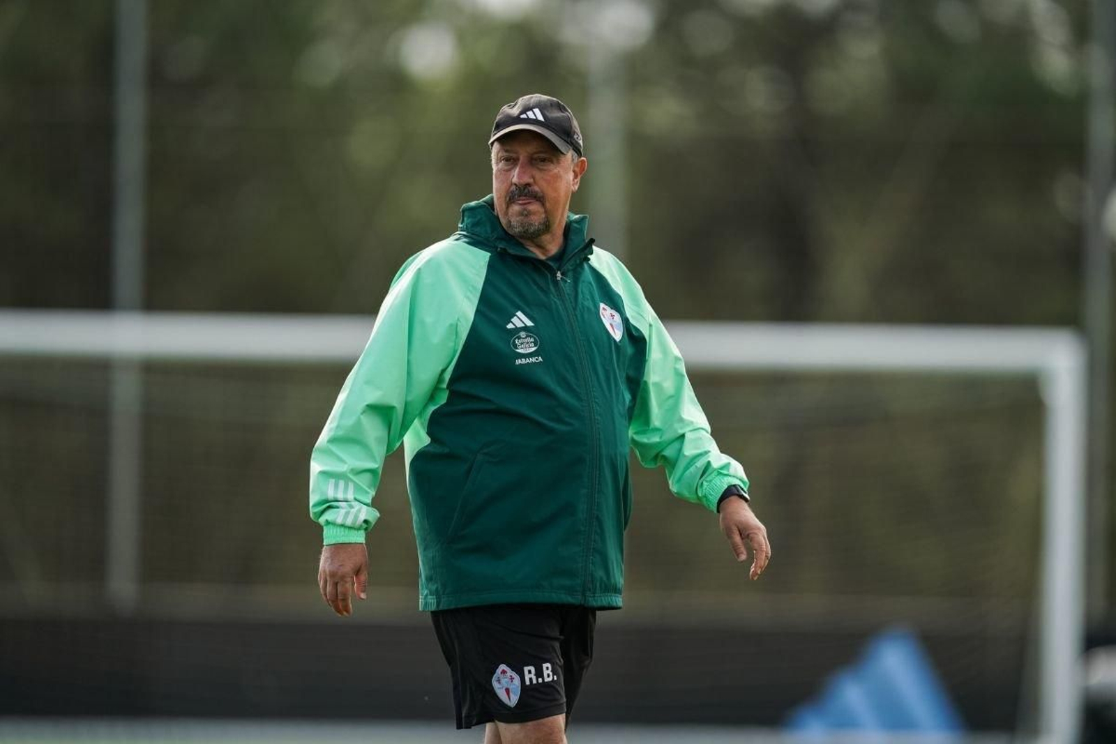 El técnico madrileño Rafa Benítez, en un entrenamiento en la ciudad deportiva del Celta en Mos.