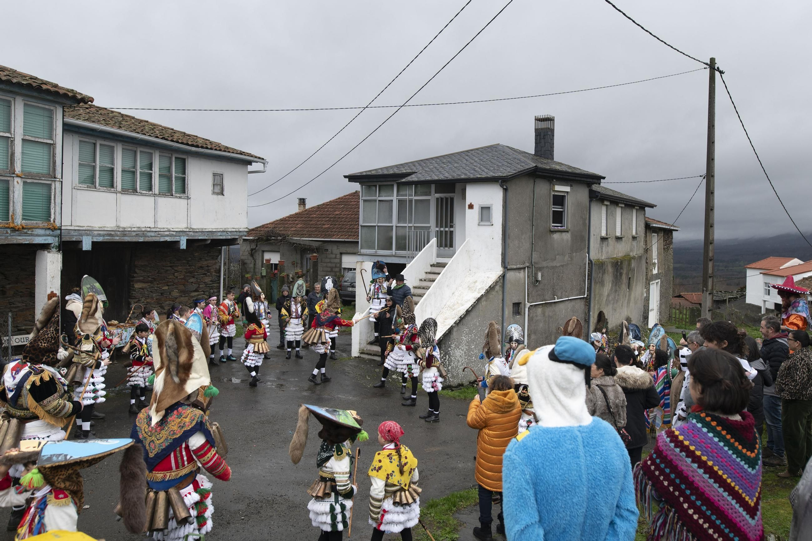 Galería | Los Felos llevan sus trastadas y travesuras a la sierra de Maceda