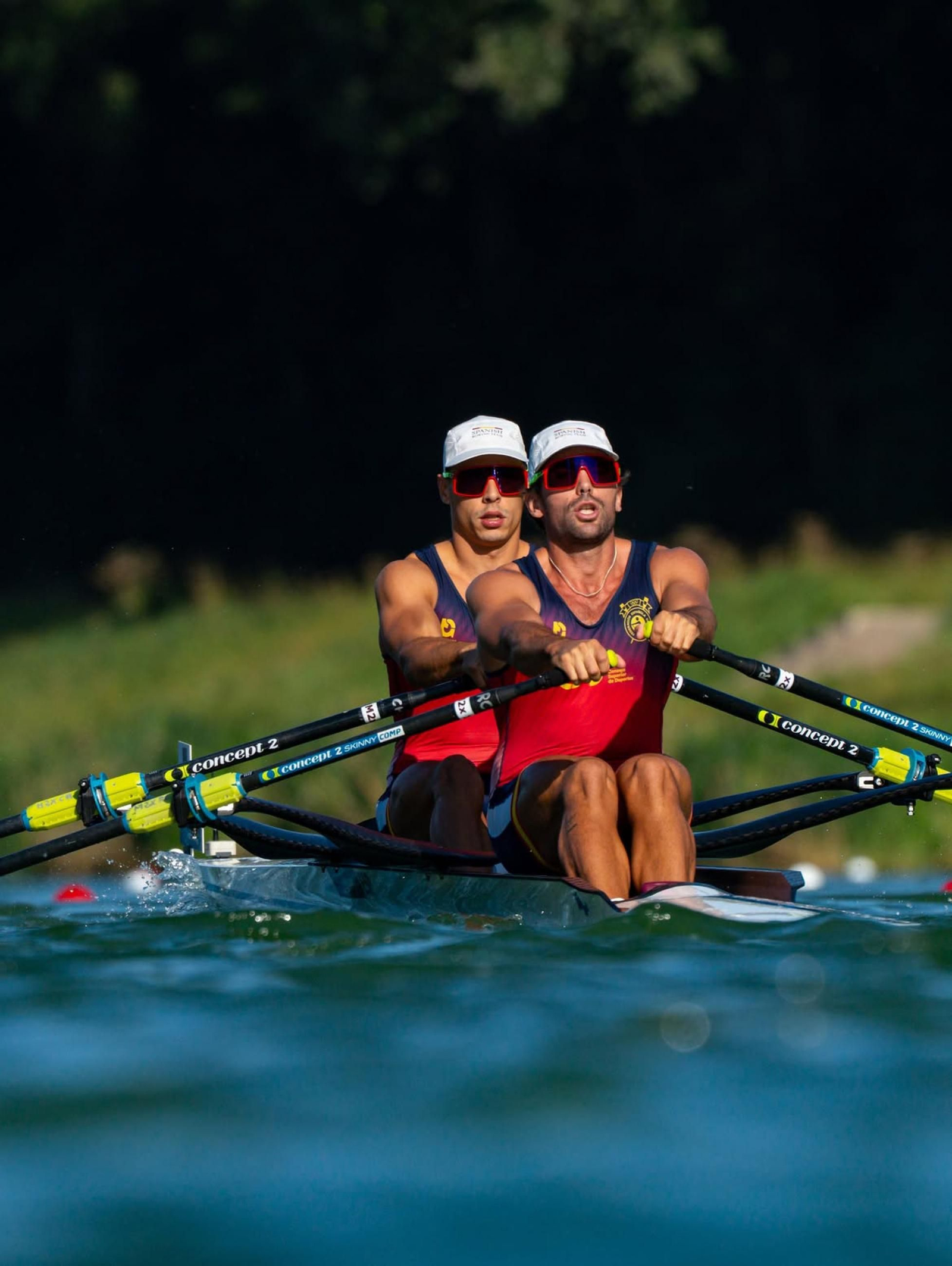 El moañés Rodrigo Conde y el noiés Caetano Horta reman en el Mundial de Amsterdam.