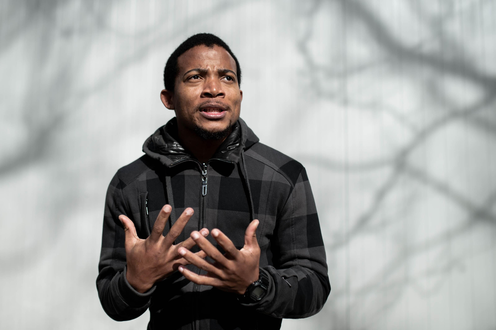 El artista Raimundo Bernabé Nnandong Abeso, "Russo".// Óscar Pinal