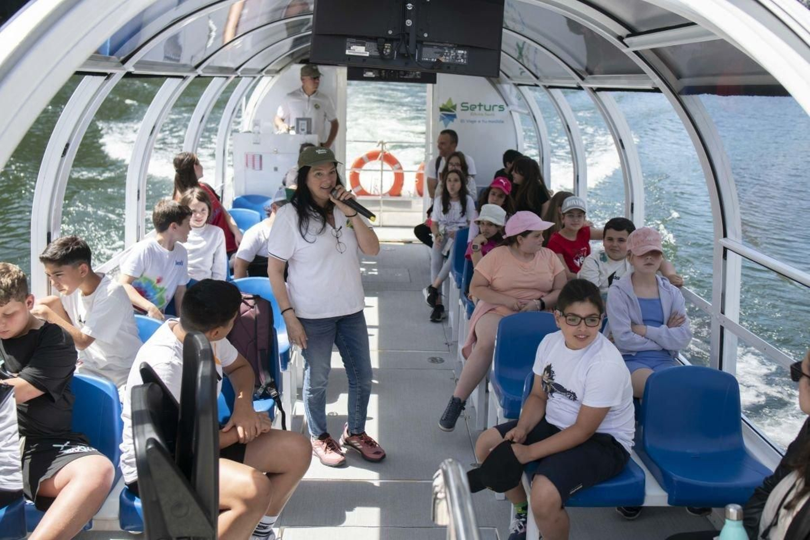 El catamarán fue lo más
divertido para los alumnos (Foto: Xesús Fariñas)