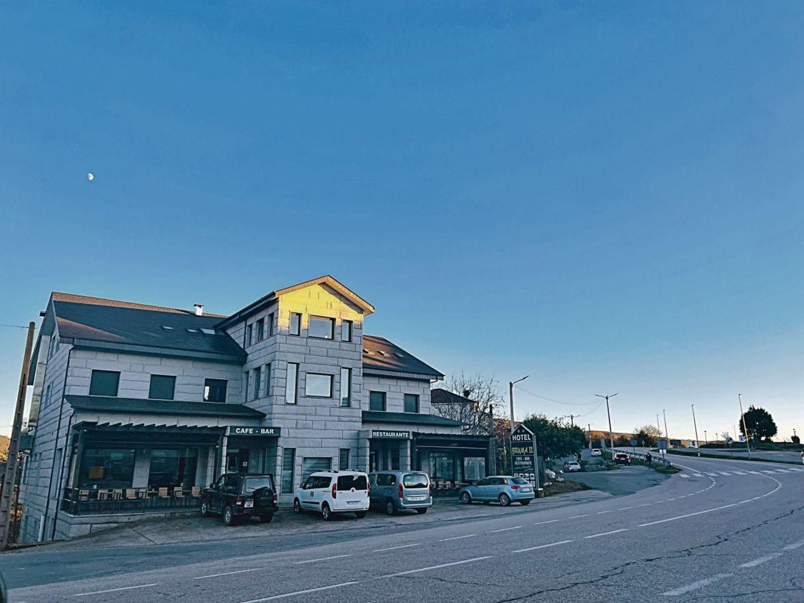 Hotel Restaurante Bruma situado en A Gudiña. (FOTO: C. CLAVERÍA)