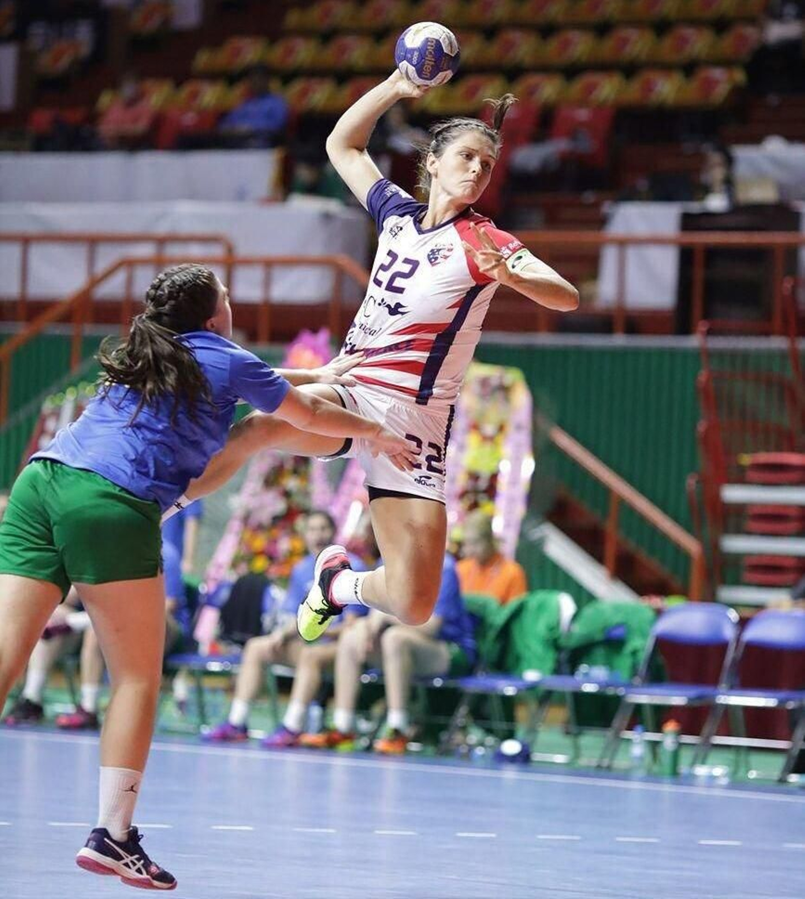 La americana Jence Ann Rhoads vistiento la camiseta de su selección.