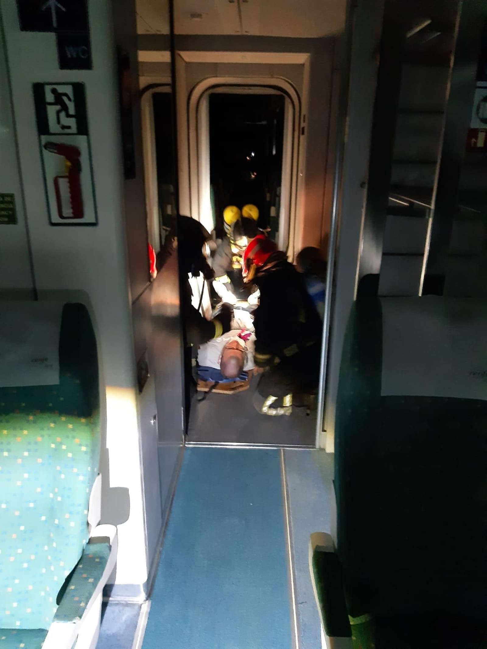 Simulacro realizado en el túnel de Otero en Puebla de Sanabria para verificar la correcta evacuación de pasajeros en el caso de emergencia .FOTO: ADIF
