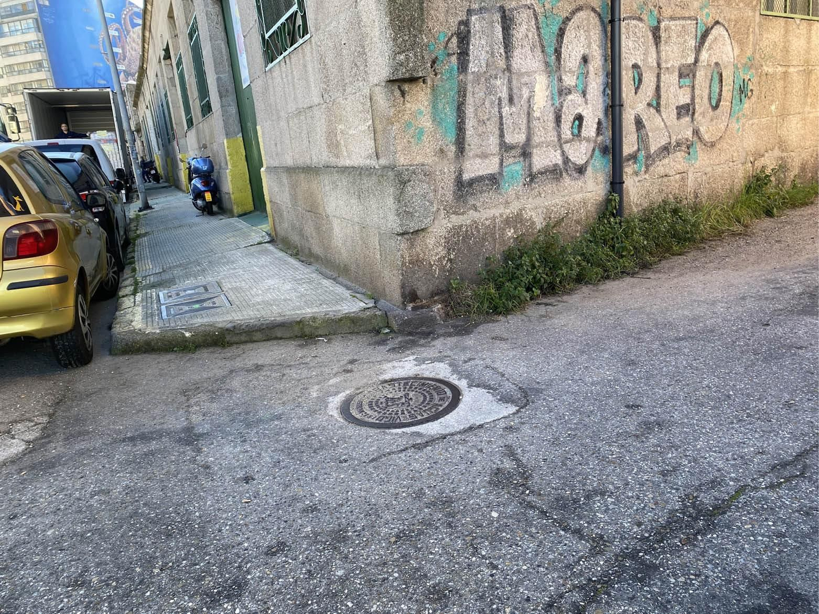 El lugar, en la avenida de Beiramar, donde la víctima fue hallada.