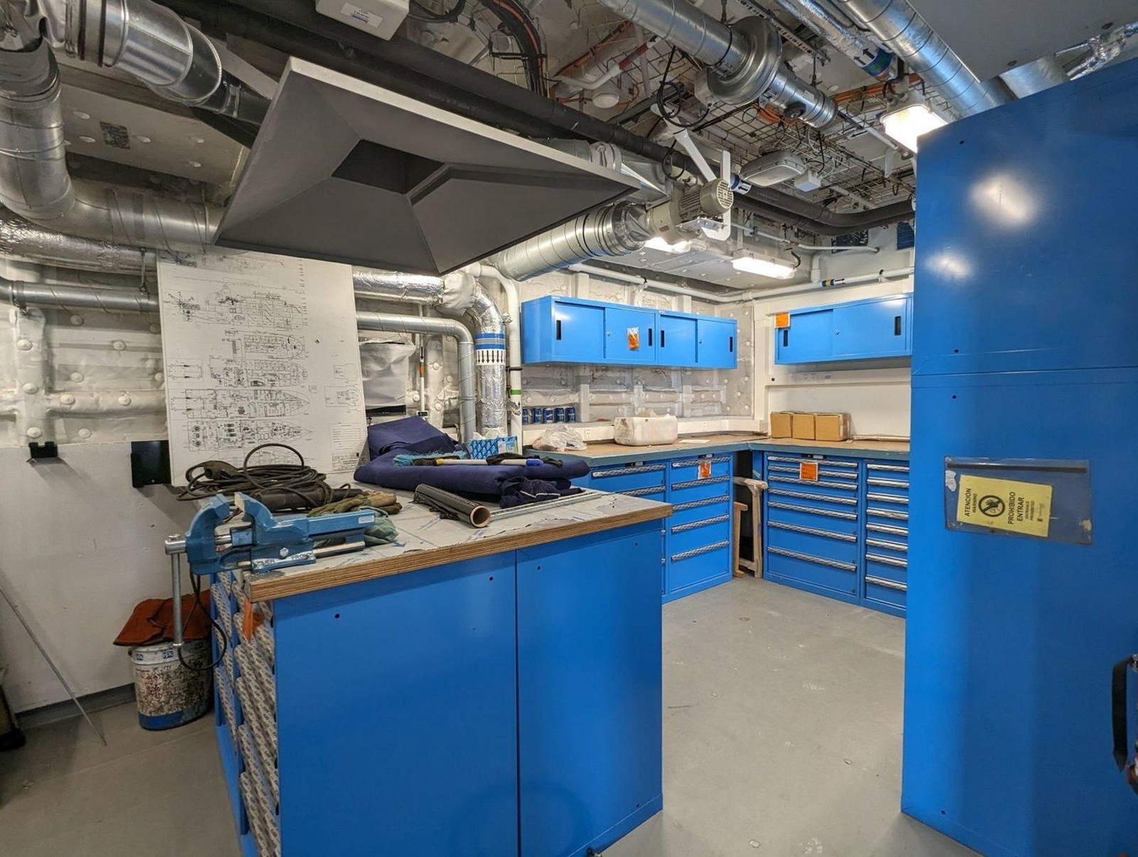 Buque David Packard. // GLOSTEN