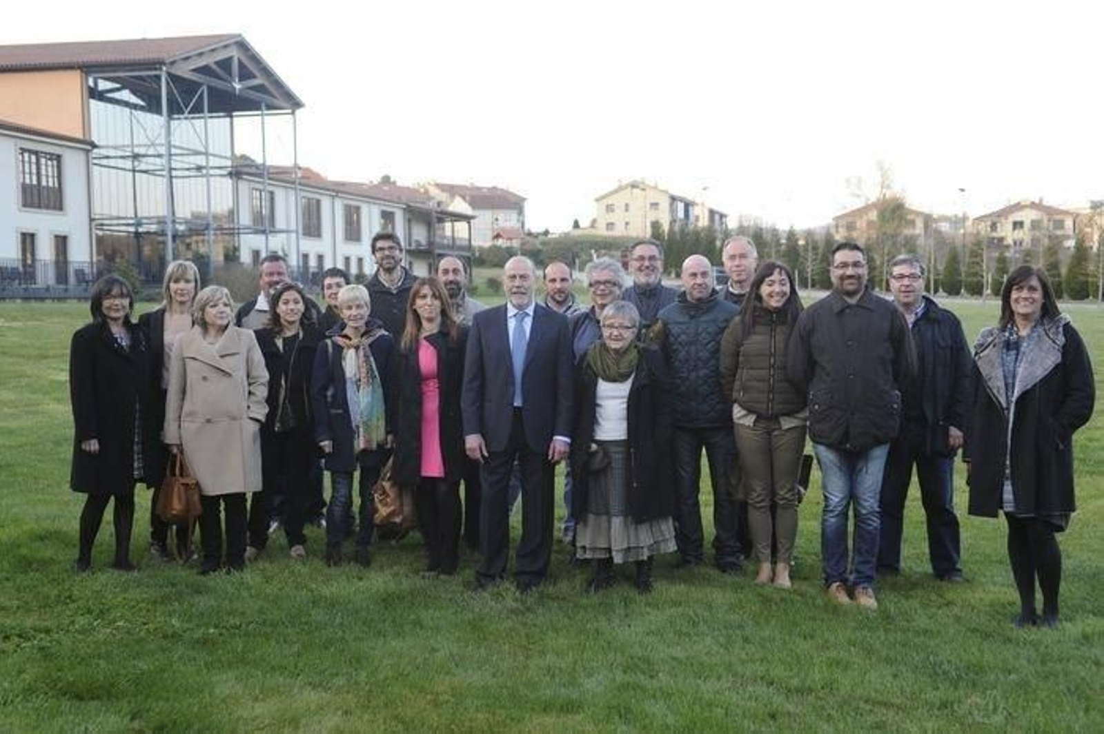 Maribel Pousa, Pilar Gallego, Ofelia Rey, Cándido Piñeiro, Olga Quintana, Pilar Nogueiras, Teresa Devesa, Xosé Manuel Conde, Cristina Cid, Alberto Conde, Francisco García, Roberto Rodríguez, Jesús Apolinar, Ana Cid, Francisco Pedras, Farruco Pi