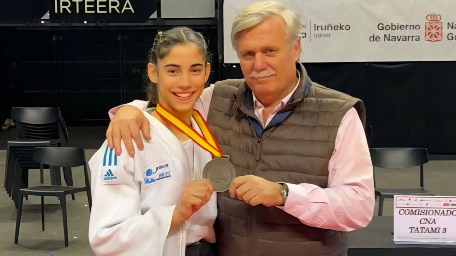irene Vázquez y Mario Muzas, presidente de la Federación Galega.