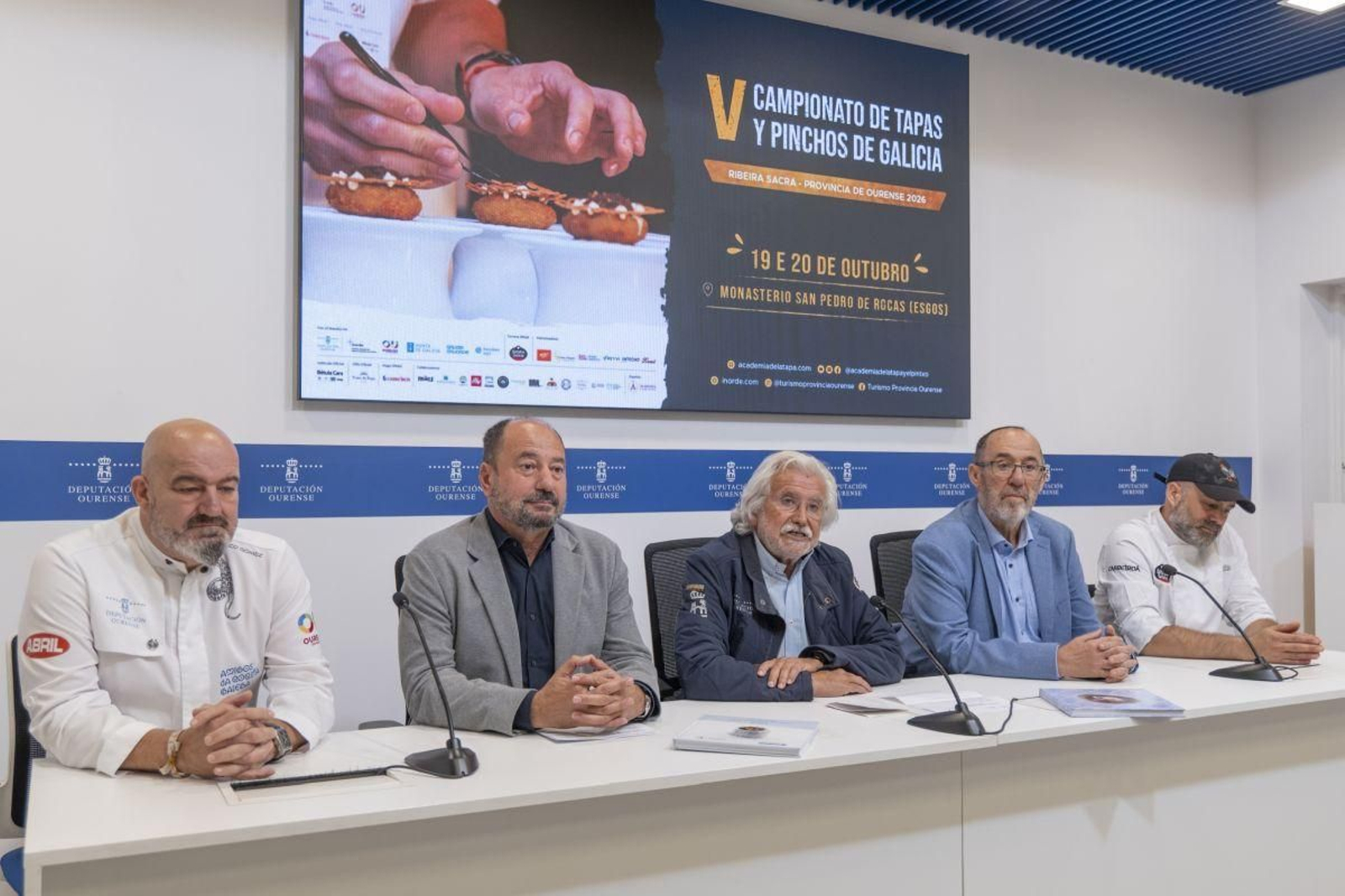 De izquierda a derecha: Francisco Gómez, vicepresidente de Amigos da Cociña Galega; Xosé Manuel Merelles, director de la Agencia de Turismo de Galicia; Rosendo Fernández, presidente de Inorde; Mikel Martínez, presidente de la Academia de la Tapa y del Pintxo de España, y Gerson Iglesias, presidente de Cociña Ourense.