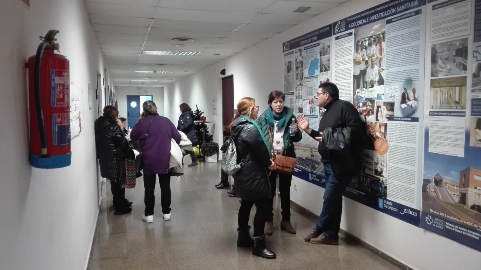 Trabajadores en el Hospital de Verín.
