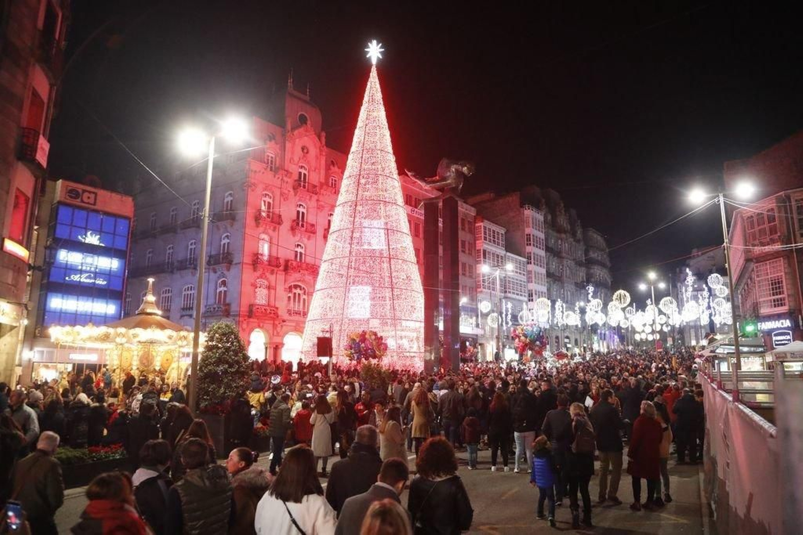Los turistas invaden Vigo en el Puente245