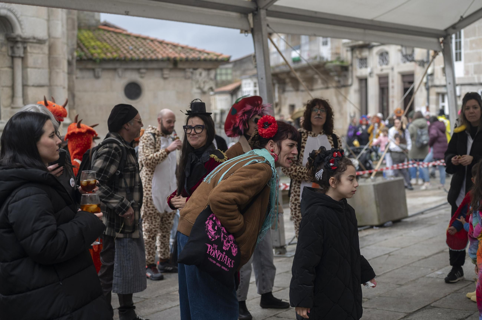 Galería | Allariz maridó charanga y vermú este domingo de entroido