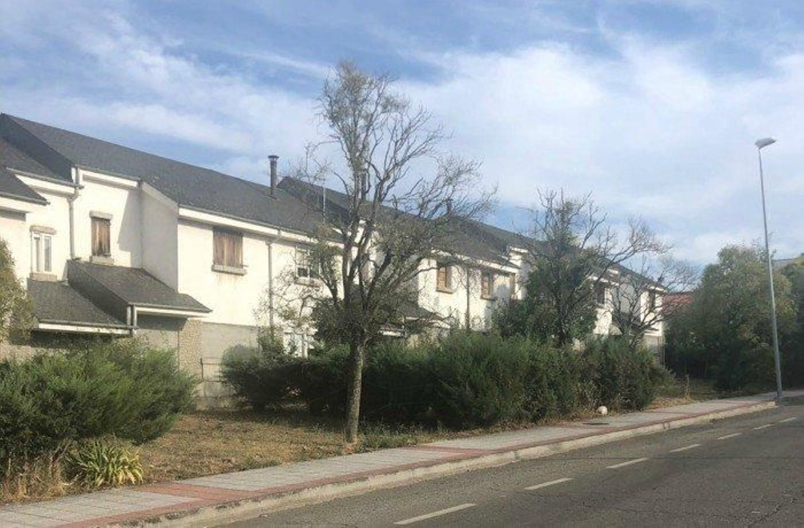 Las casas de Obras Públicas llevan décadas abandonadas.