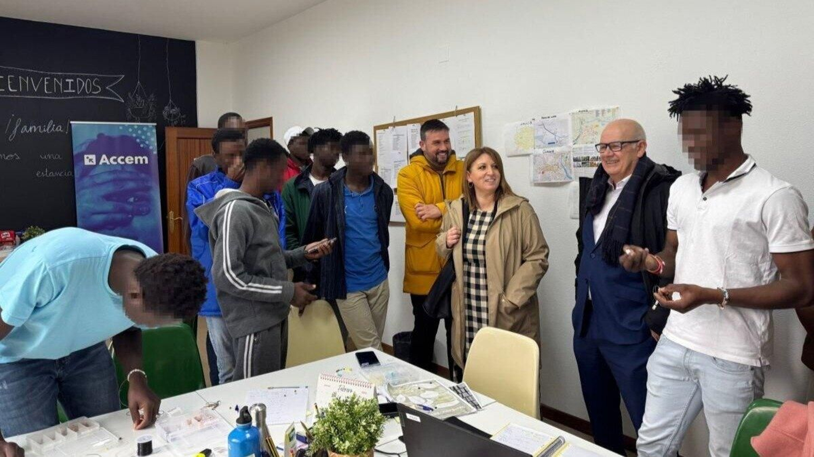 Eladio Santos, Cristina Cid e algúns dos mozos refuxiados