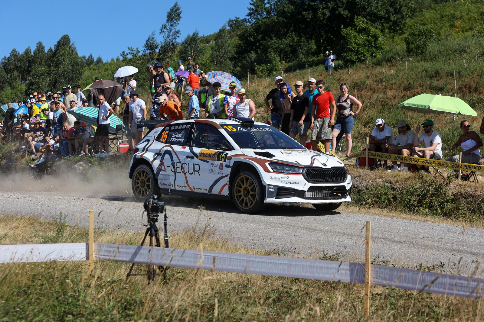 Galería | Los coches se apoderan de Vigo en el primer día del Rally Rías Baixas