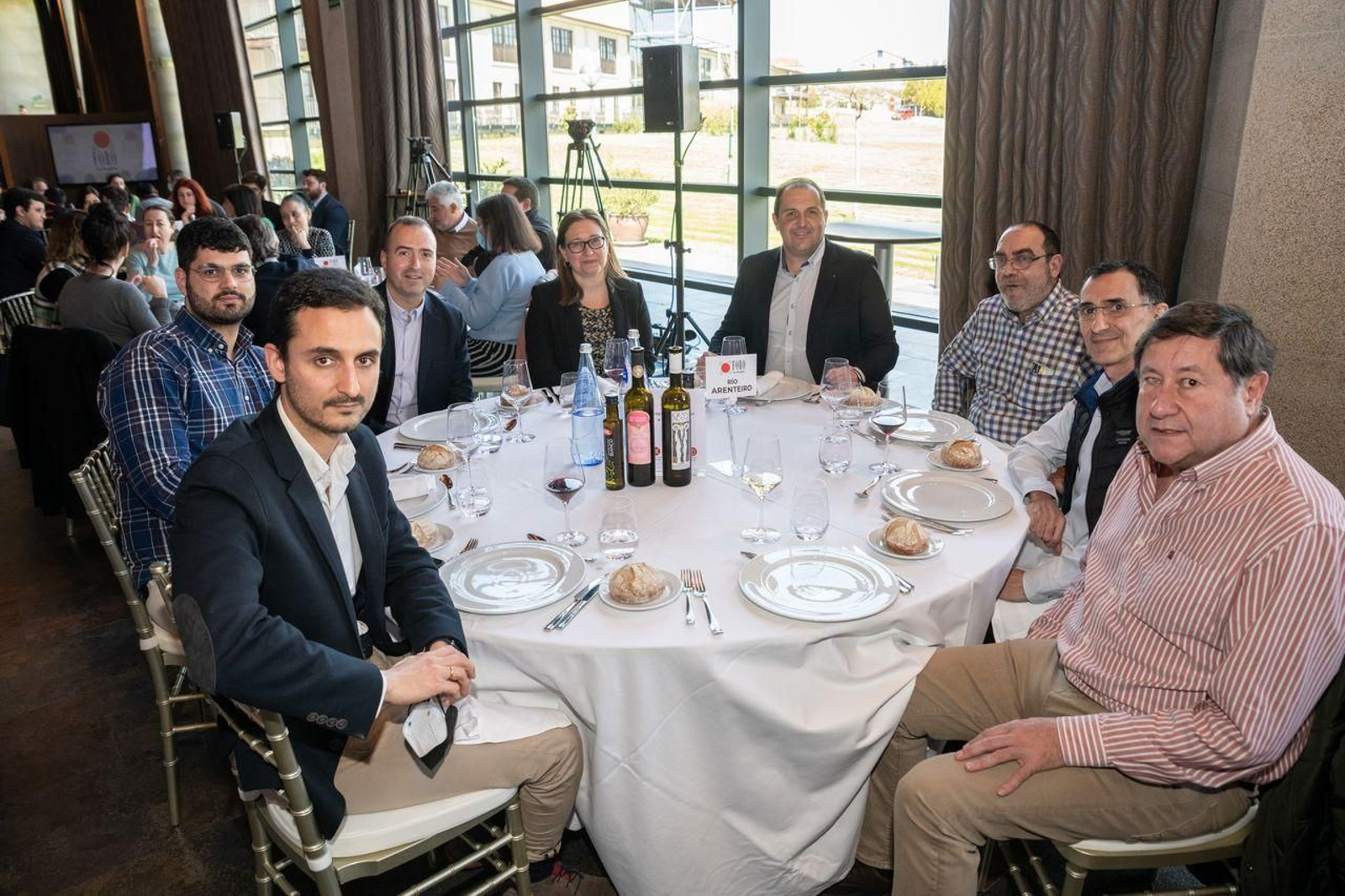 Luis Miguel Estévez Estévez, consultor de márketing de OESTE; Miguel Rodríguez Sánchez, autónomo; Lalo Gómez, administrador de Sublime Deporte; Carmen Sampayo David, presidenta del Colegio de Economistas de Ourense; Rubén Freire Bermúdez, profesor de música en el Conservatorio Profesional de Ourense; Alberto Saco Álvarez, Universidad de Vigo; José Antonio Gómez, director de sistemas en la empresa Díxitos S.L., y José Ramón Rodríguez, del departamento Comercial de La Región.