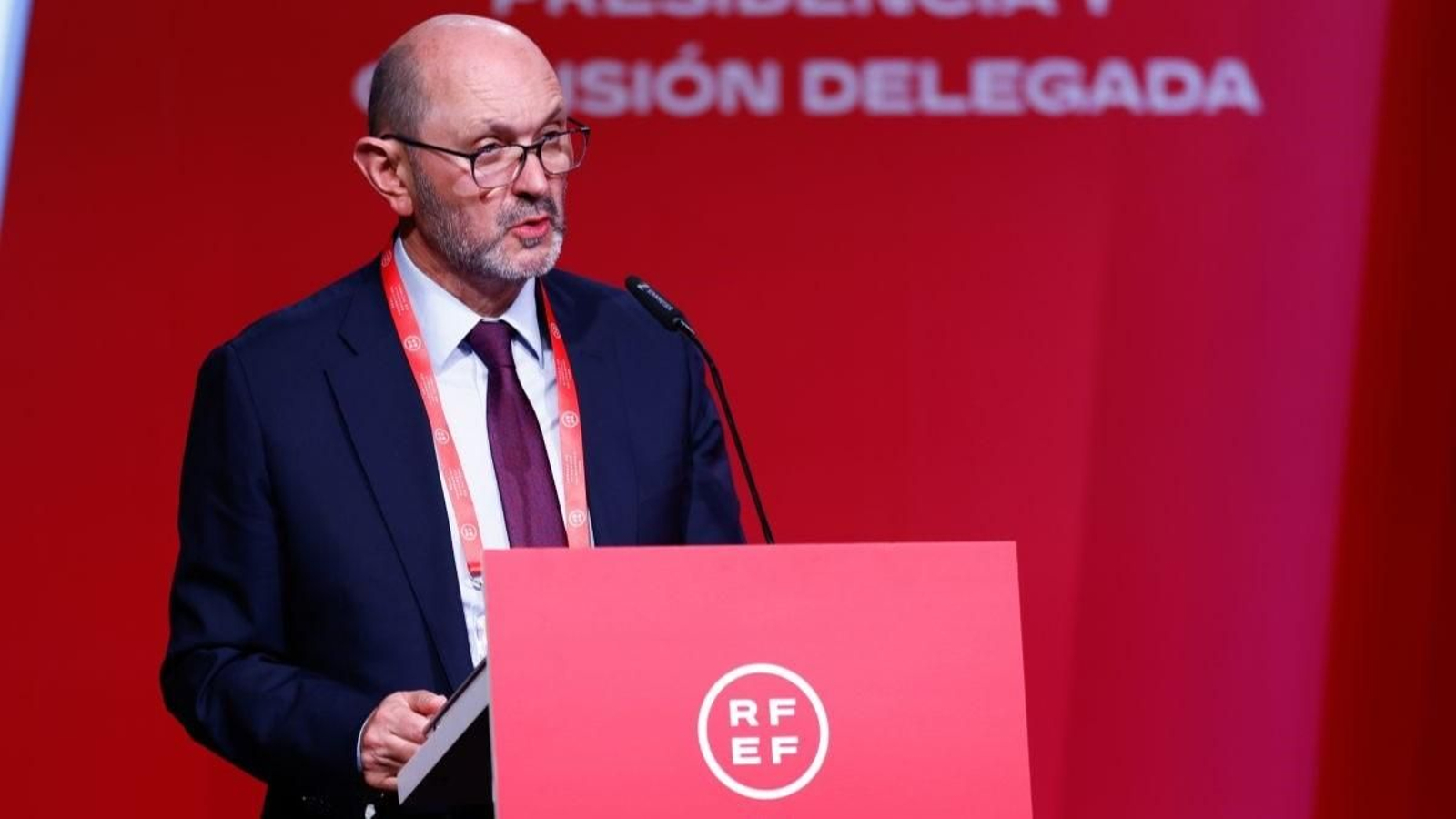 El pontevedrés Rafael Louzán, tras su elección como presidente de la Federación Española.