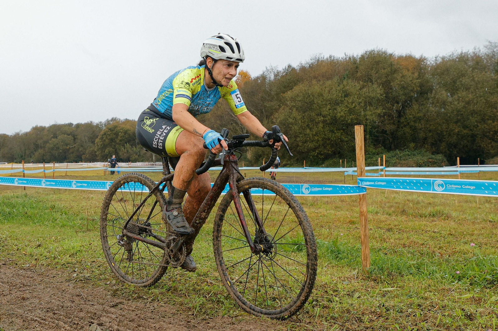 Galería | Más de 200 ciclistas compiten en el trofeo de ciclocross del Concello de Nigrán