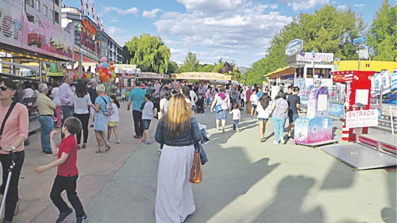 Los vecinos participan activamente en los eventos y atracciones.