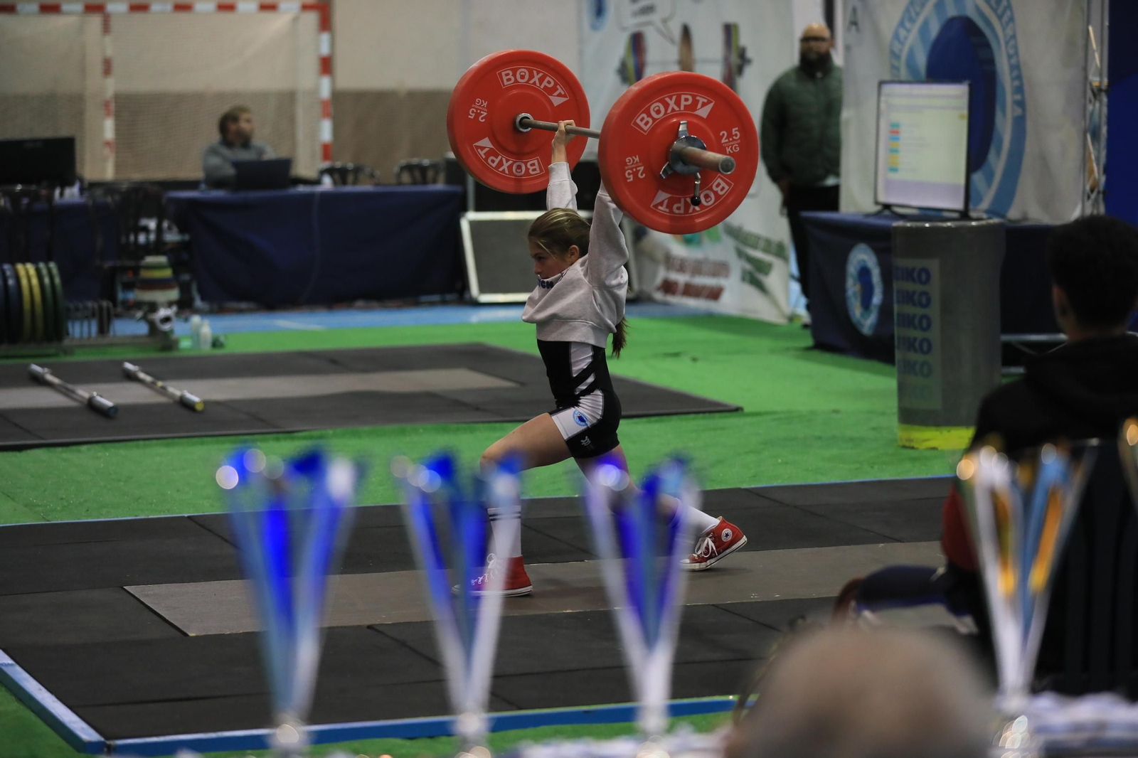 Galería | El futuro de la halterofilia gallega se cita en Oira