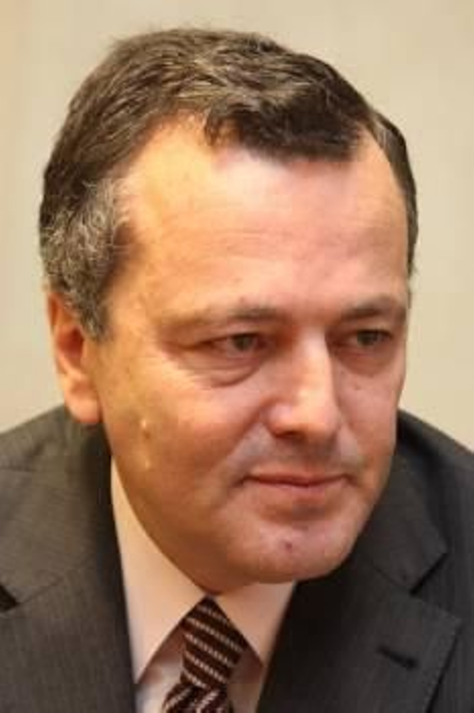 Agustín Hernández, no seu despacho de San Caetano. (Foto: Vicente Pernía)