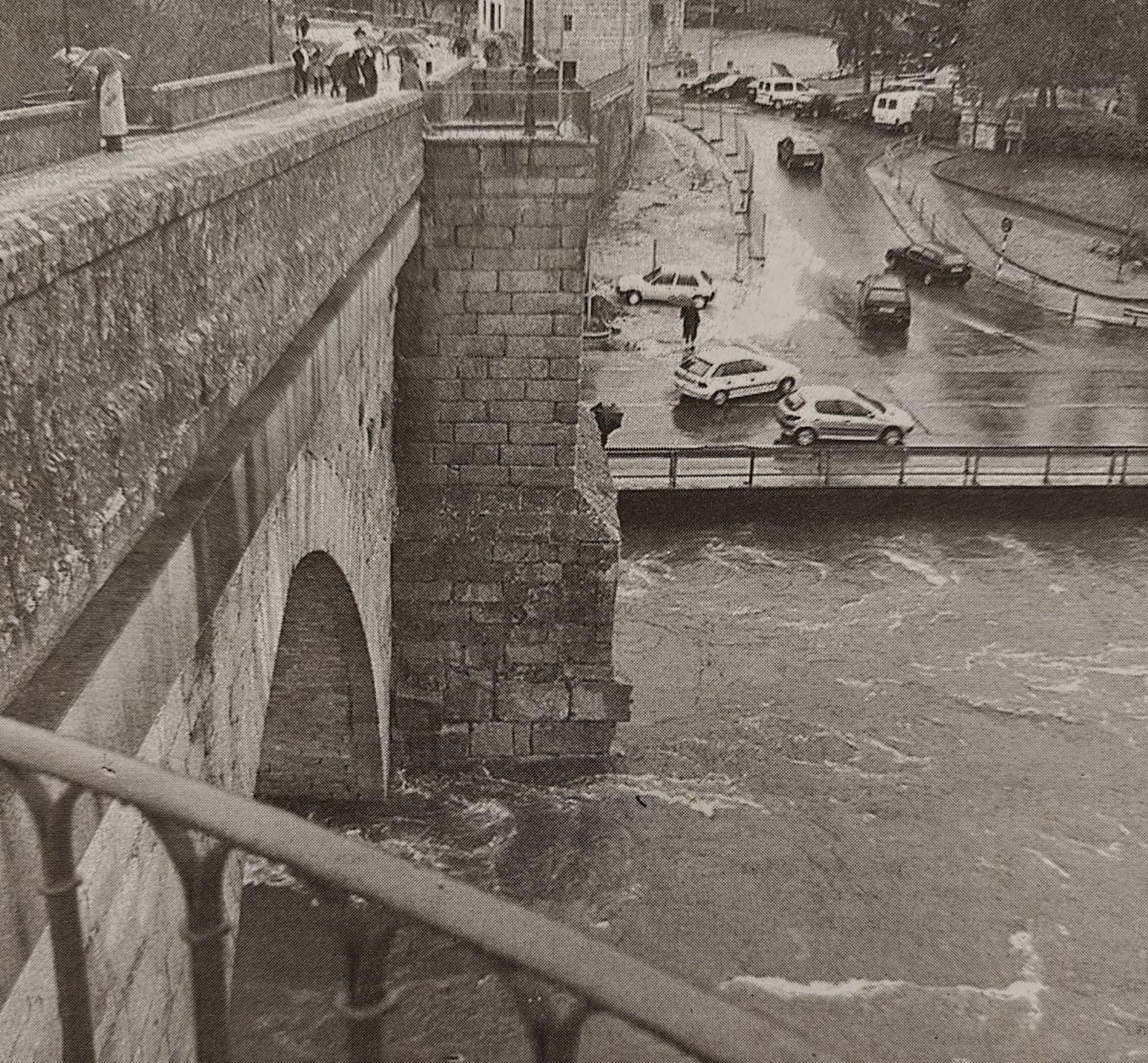 Las aguas del Miño al borde de la N-120.