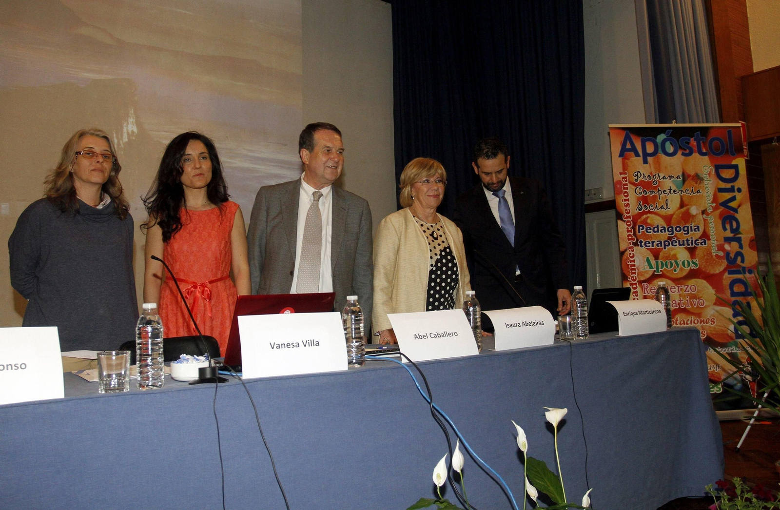 El salón de actos de Jesuitas, lleno por el interés de la jornada.