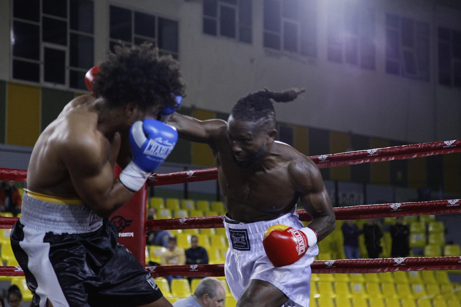 Galería | El boxeo vive una velada espectacular en la vuelta de Simón González a un ring
