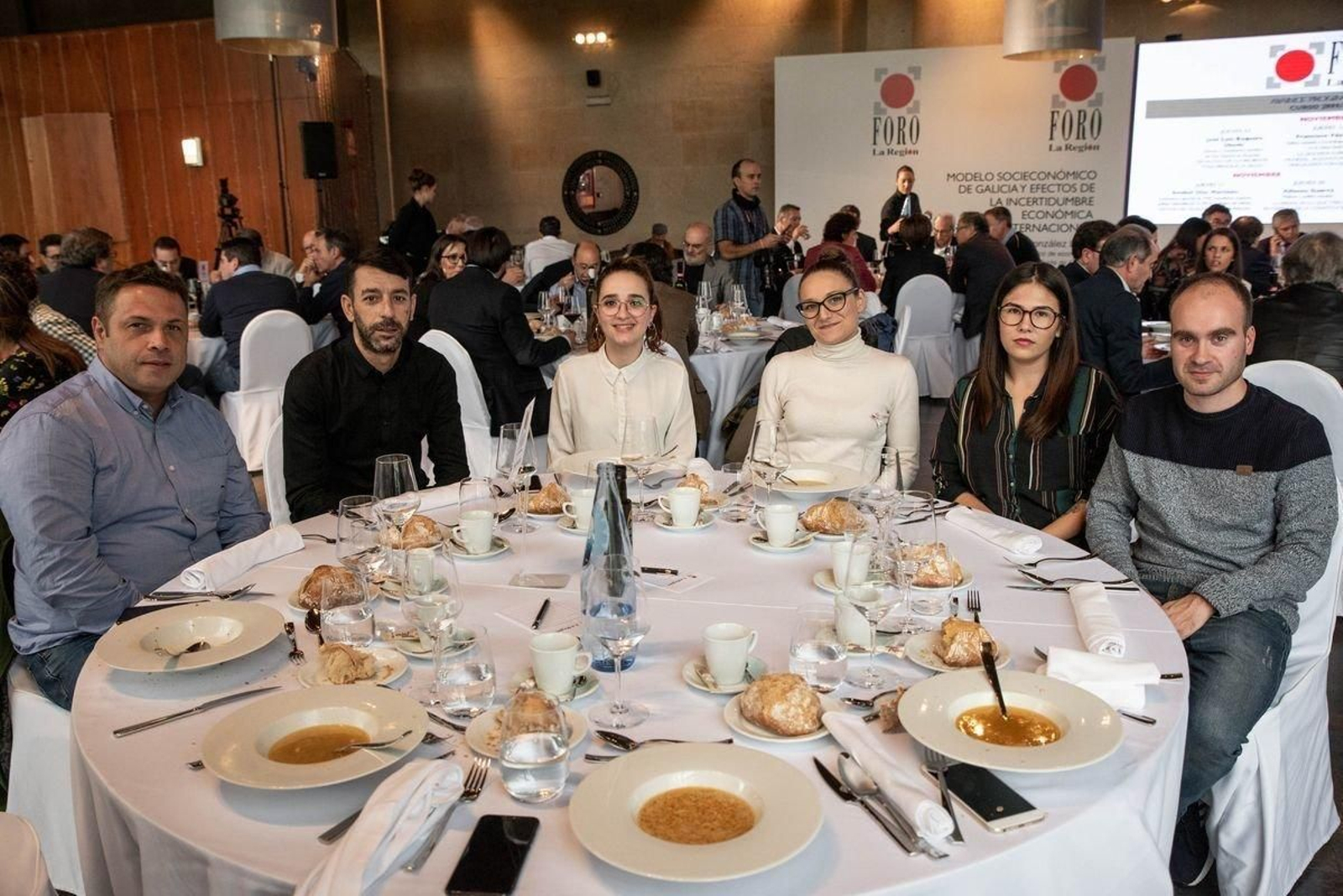 Francisco Vila, Víctor Sotelo, Kenia Cerqueira, Tamara De Brito, Elisabet Fernández e Iván Dacal