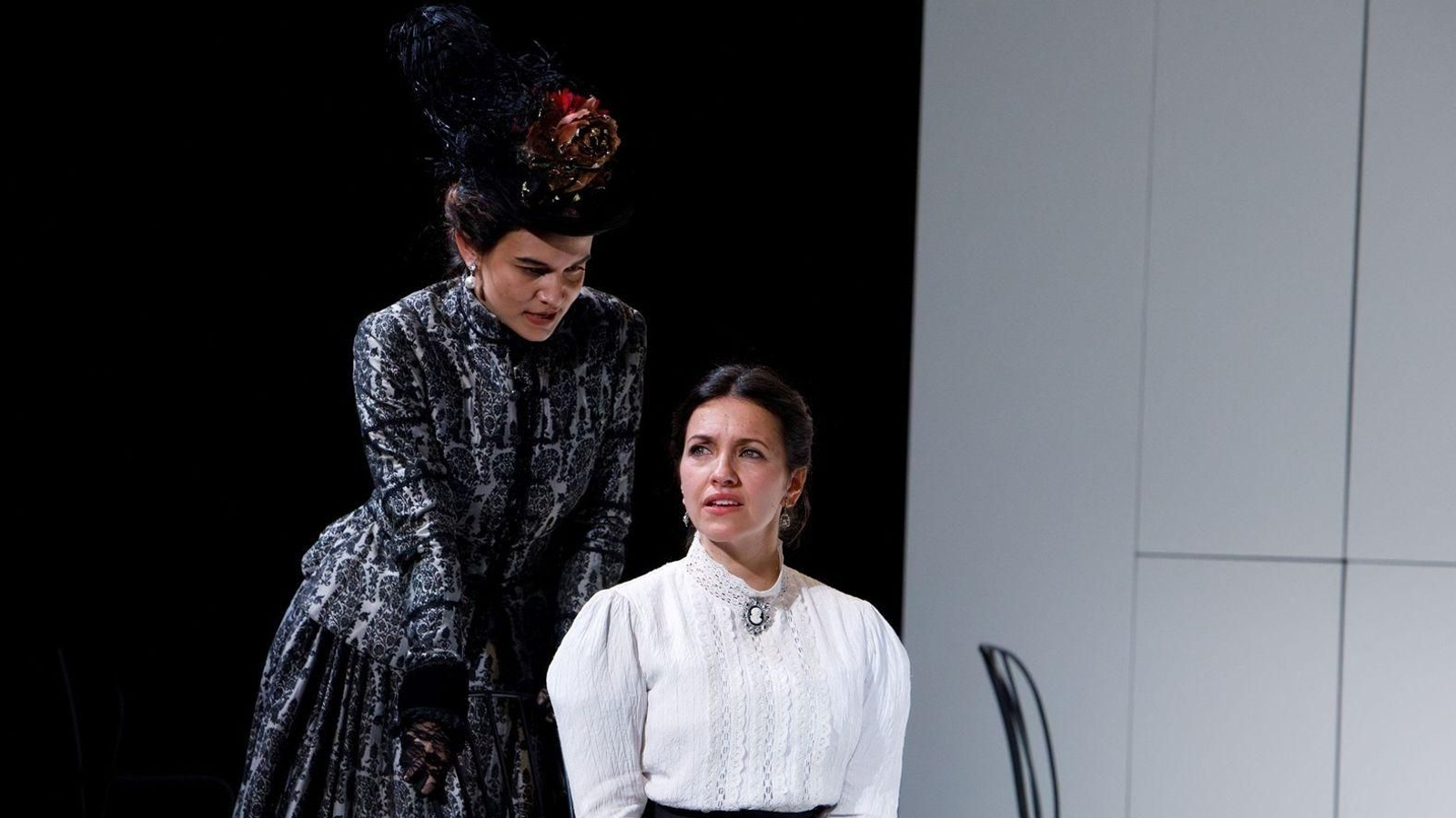 Adaptación teatral de 'La Regenta'.