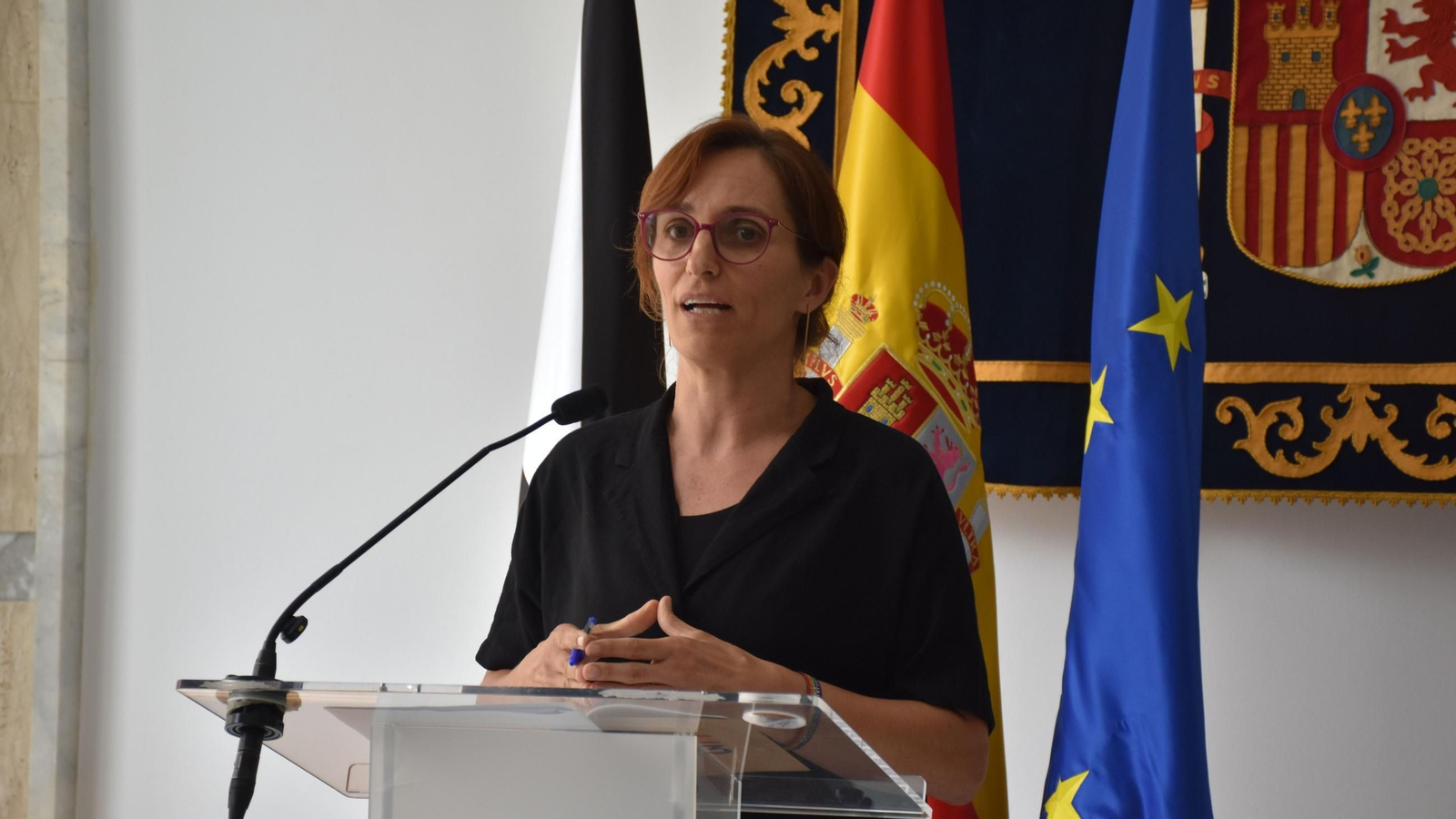 La ministra de Sanidad, Mónica García, ofrece declaraciones a los medios tras su reunión con el presidente de Ceuta, a 16 de agosto de 2026, en Ceuta