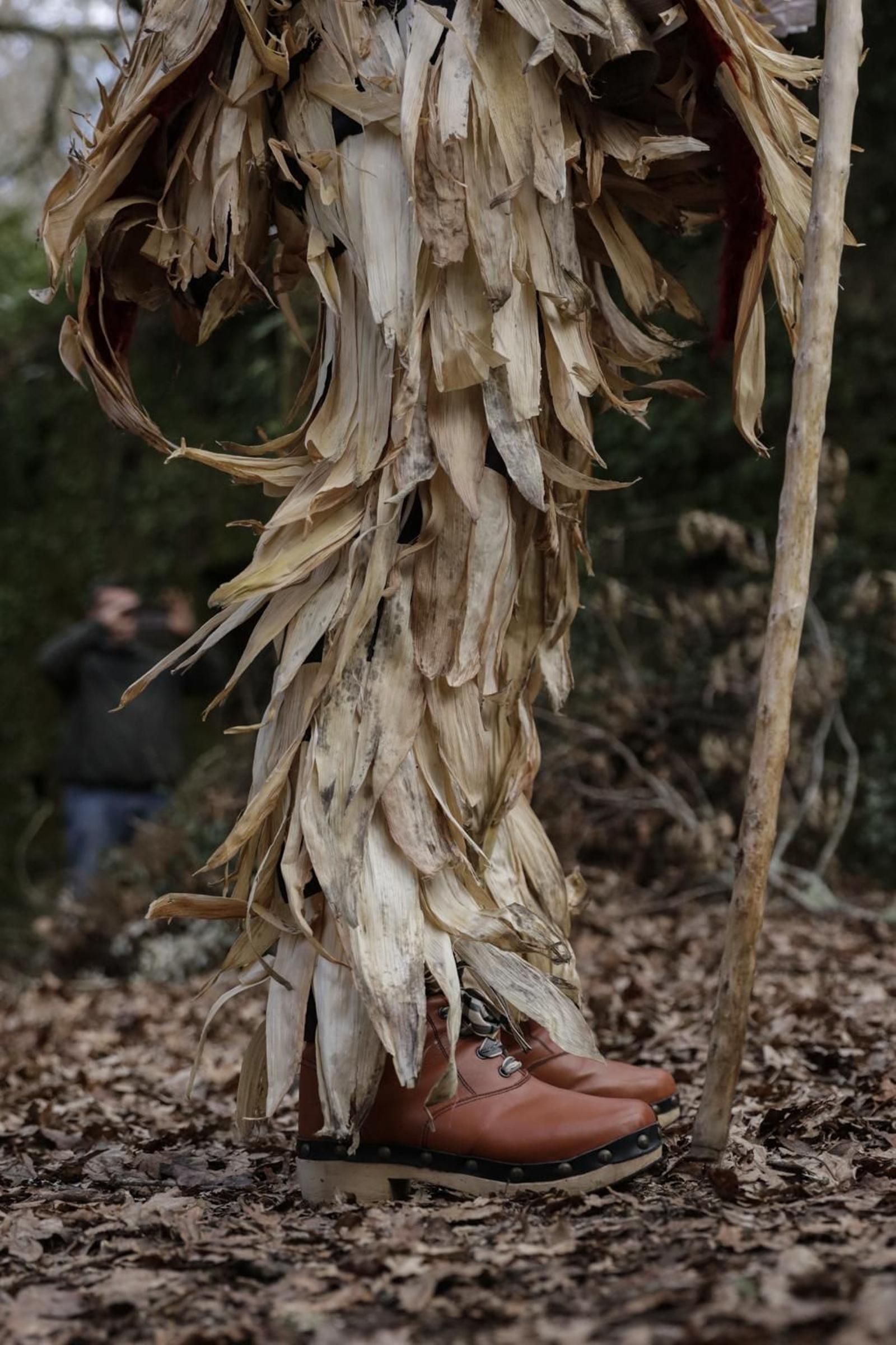 Galería | El follateiro, un traje que encuentra su materia prima en la naturaleza