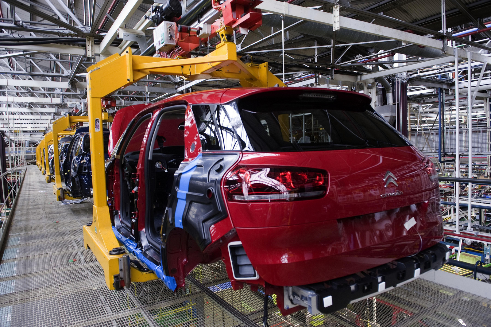 Imagen de archivo con la línea de producción de PSA, que se actualizó estas navidades para el nuevo K9.