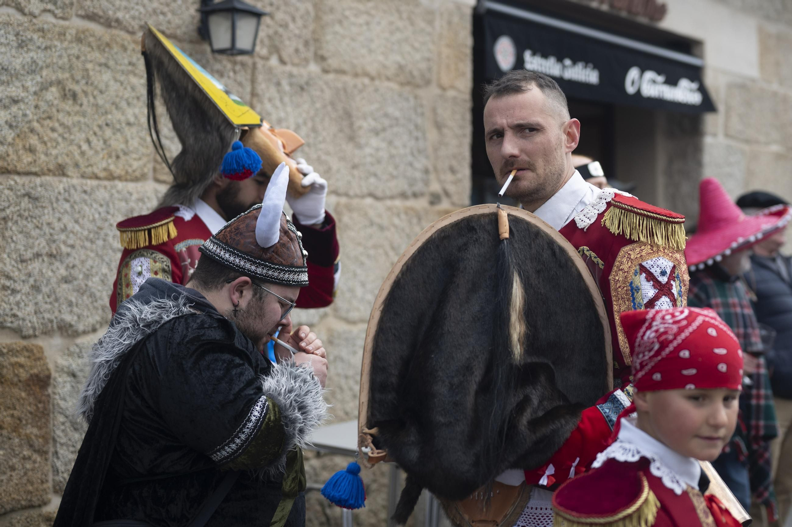 El Entroido de Cualedro desborda tradición, en fotos