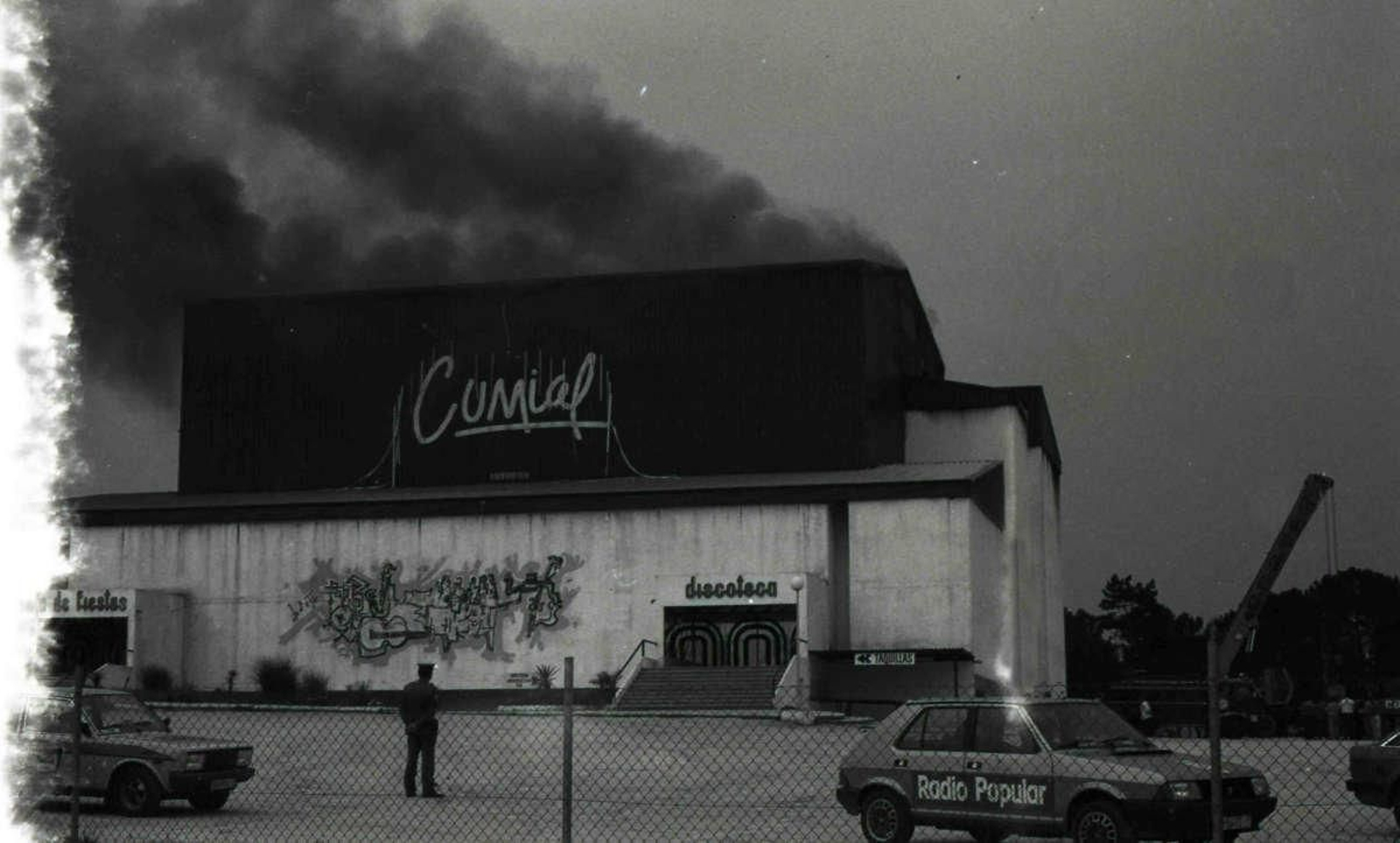 El incendio de la sala y los graves incidentes ocurridos minimizan el esplendor de las actuaciones que allí se celebraron. (Fotografía Pablo González Prieto.)