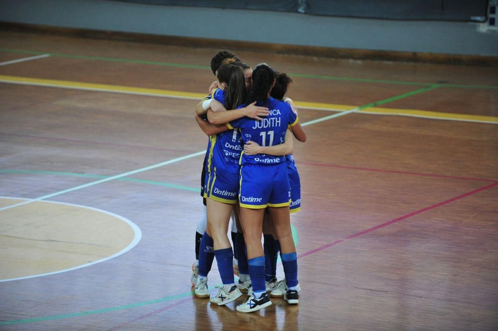 Las jugadoras del Ourense Ontime celebran un gol.