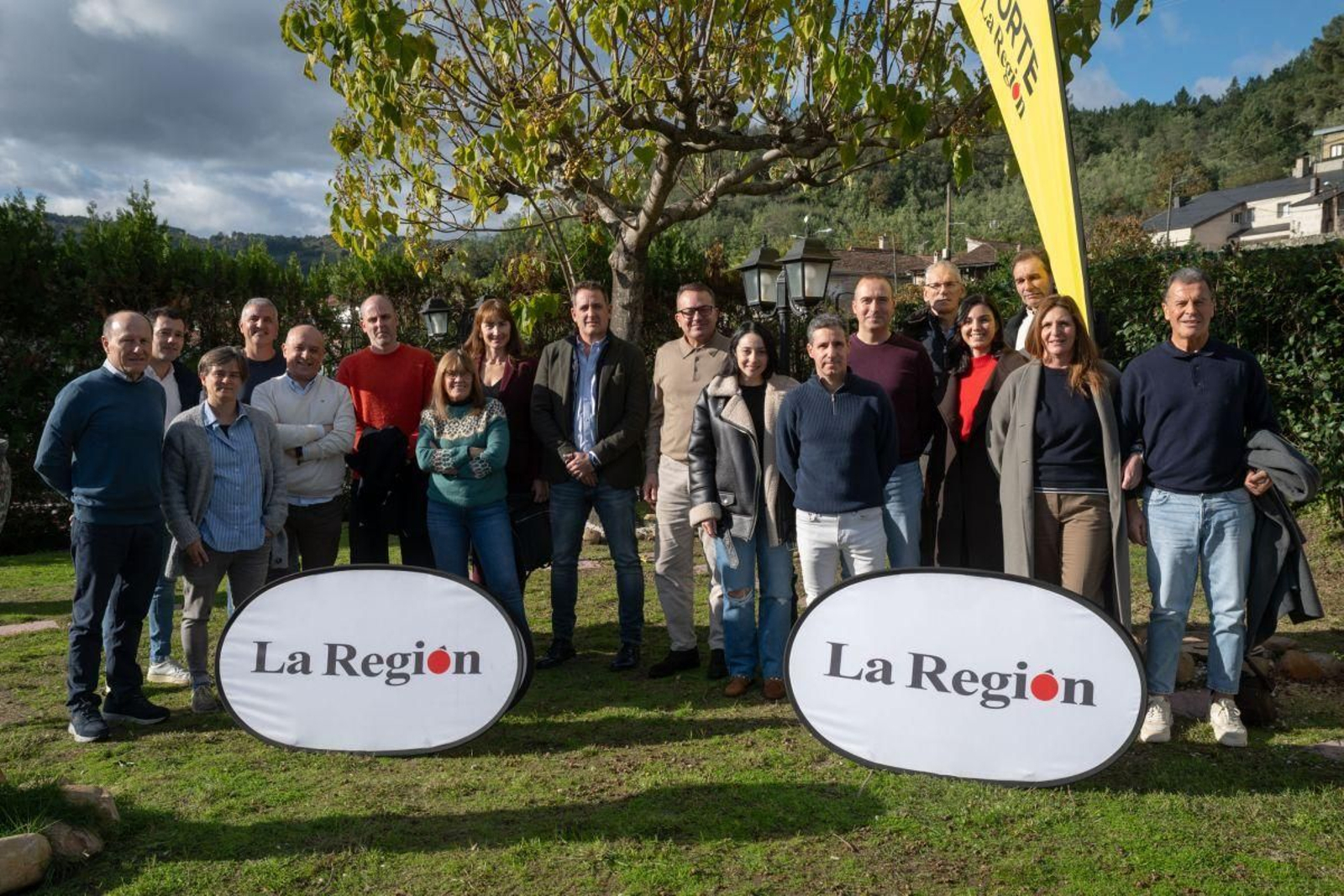 Parte de los miembros del jurado de la Gala +Deporte, durante su primera reunión.