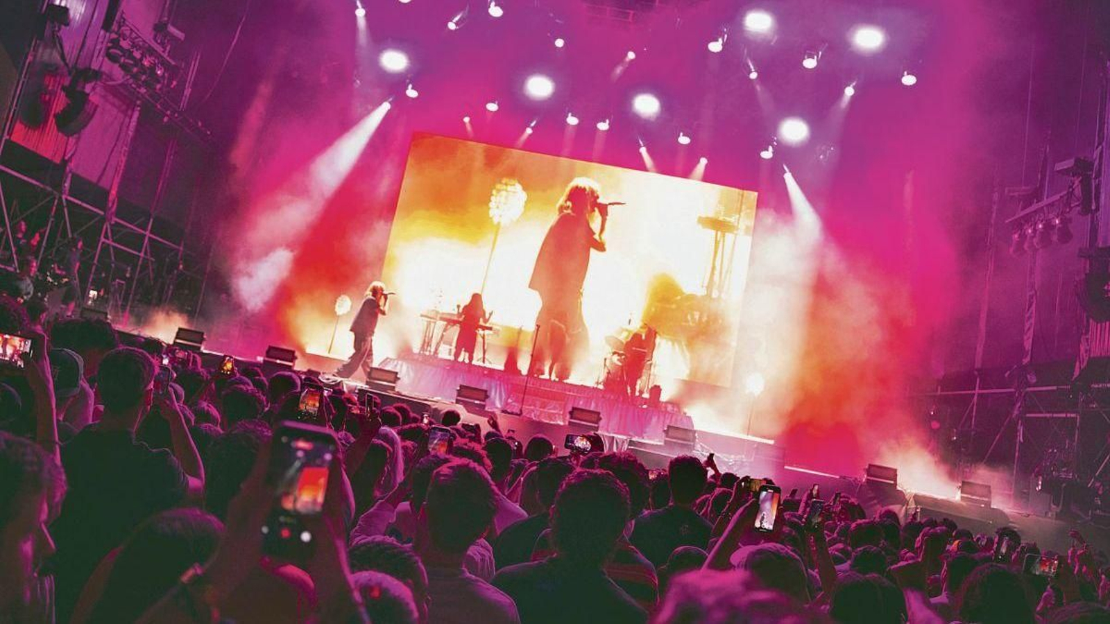 El concierto del vallisoletano Rusowsky volvió a llenar el recinto del festival en Sanxenxo.