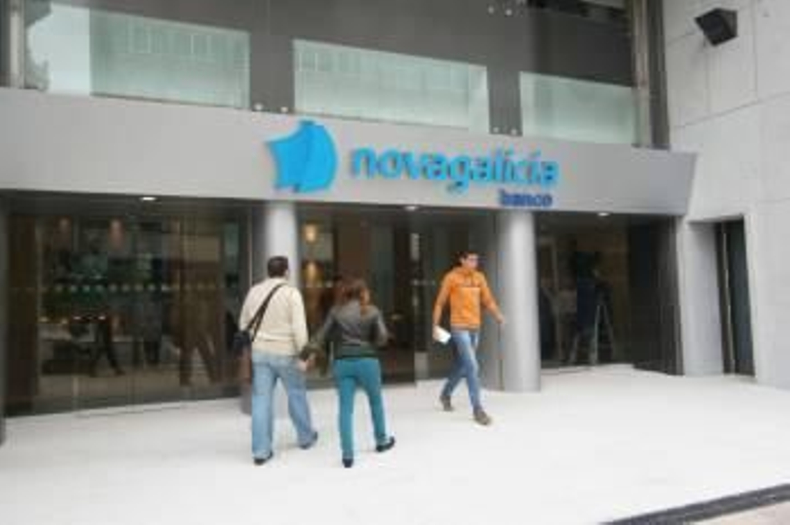 NCG Banco inicia la adaptación de la red al plan de recapitalización. En la imagen la central en Vigo. (Foto: ARCHIVO)