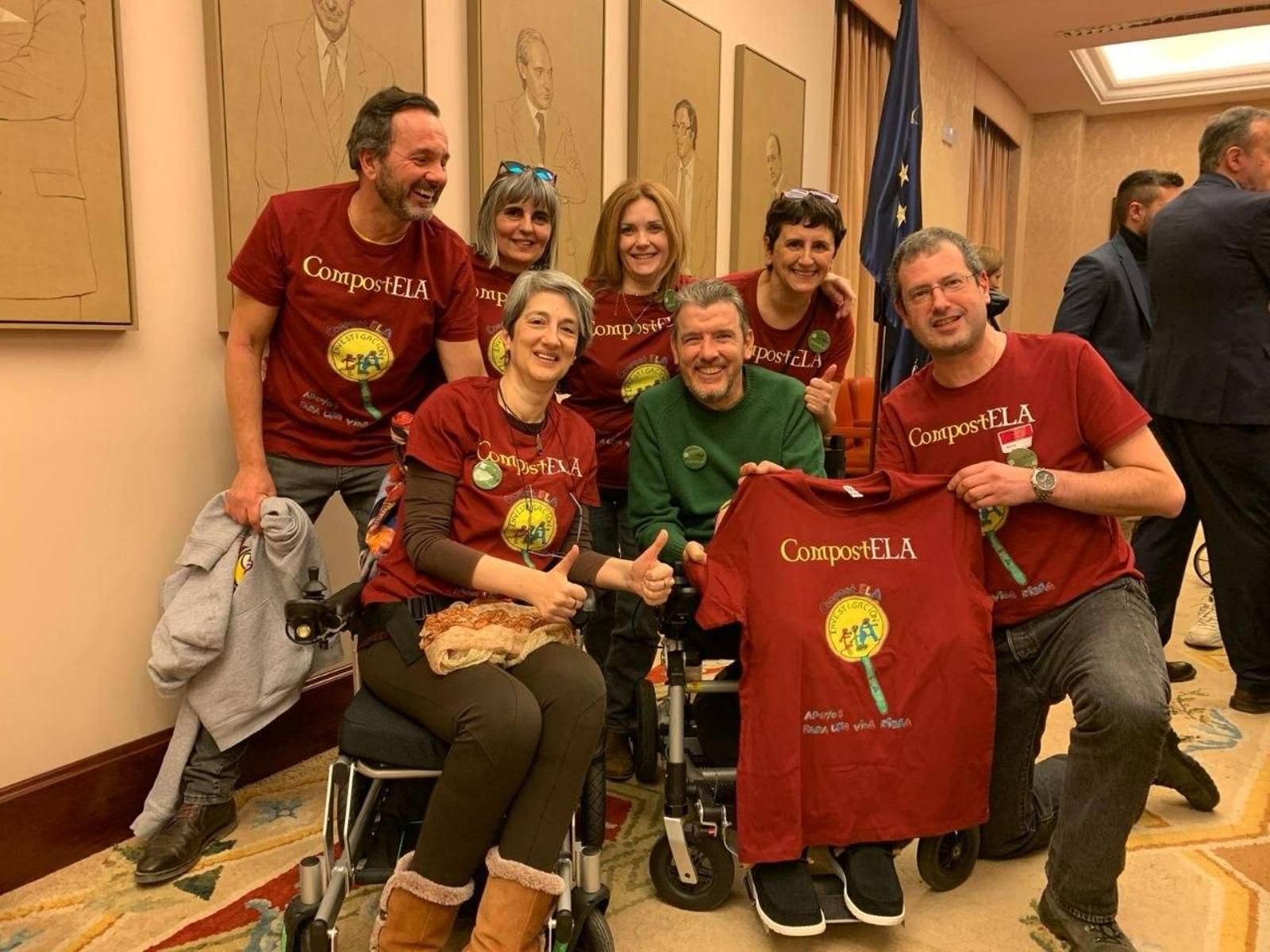 Susi Seone, con Unzué y con su hermano Antonio, en primera fila.