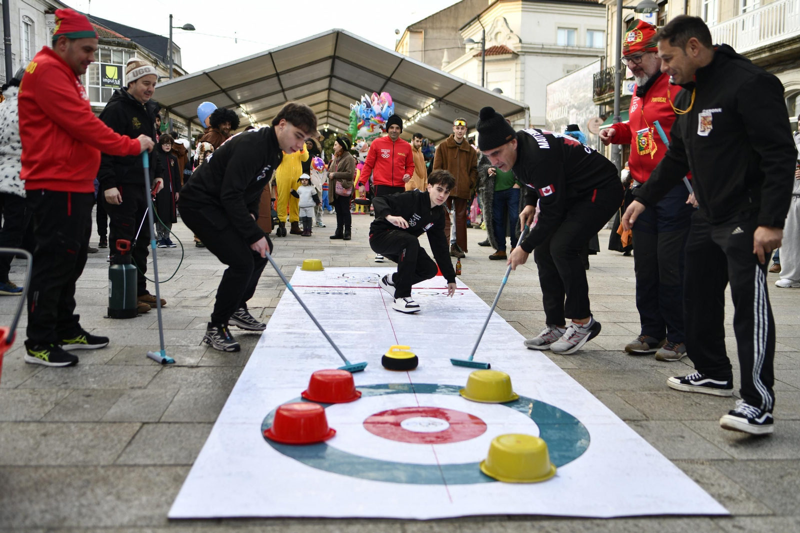 Galería | Verín entrégase á retranca nun sábado con moita música