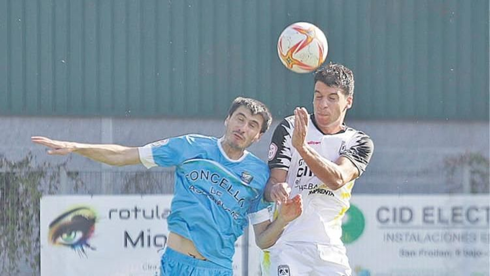 Luis Díaz y Brayan Nespereira (MIGUEL ÁNGEL).