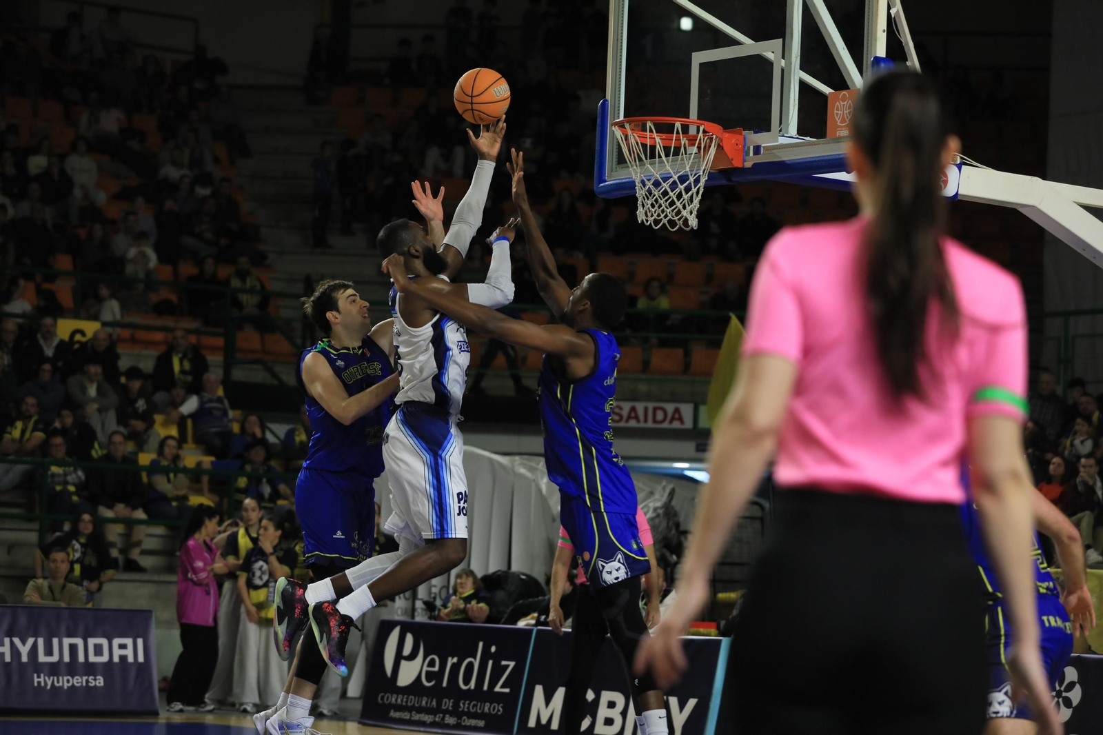 Galería |  El milagro en el Pazo para el COB fue competir