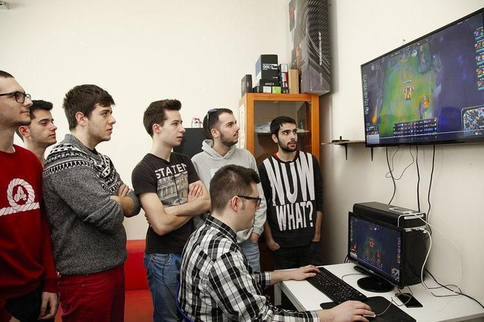 Un grupo de jóvenes del equipo Aurien eSport, creado en el Campus de Ourense.