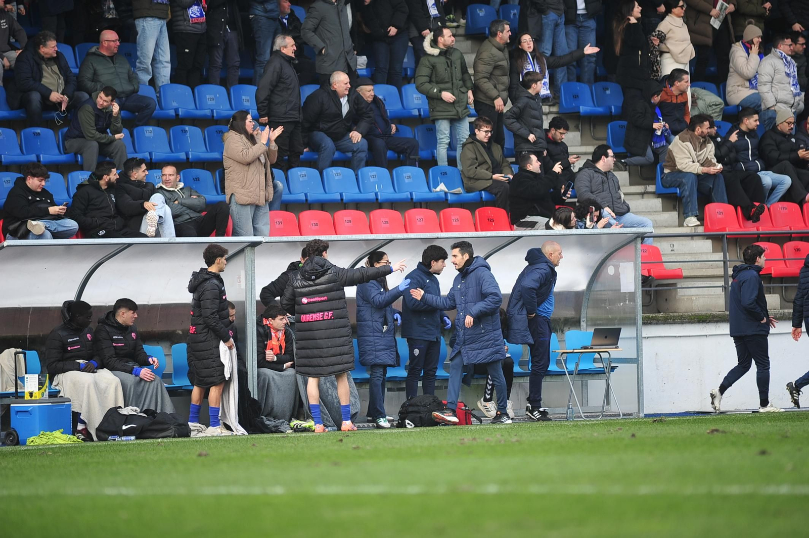 Galería | O Couto vive una nueva victoria del Ourense CF antes de la reforma del césped