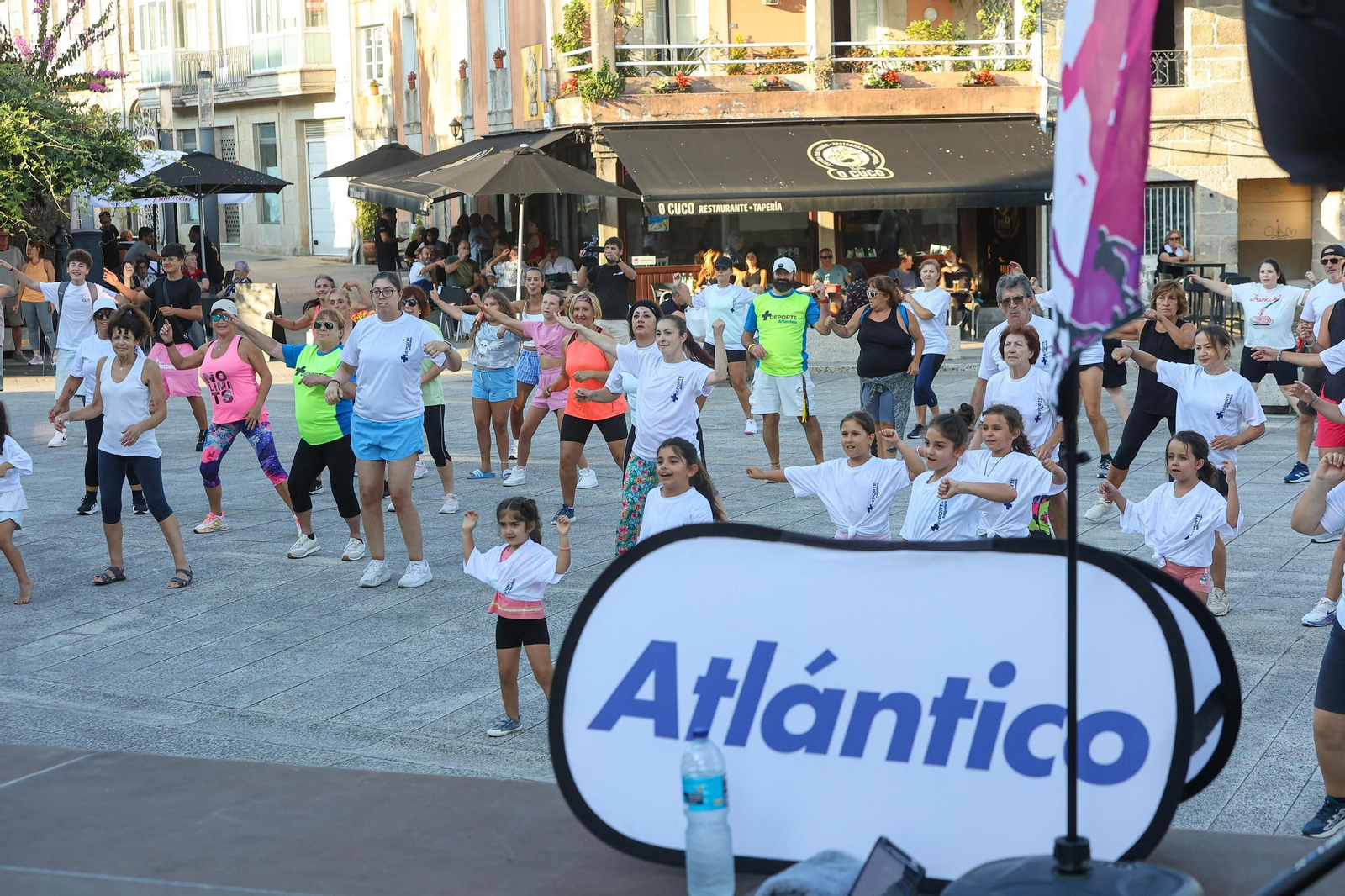 Galería | Un centenar de personas se activan con la sesión de zumba de +Deporte Atlántico